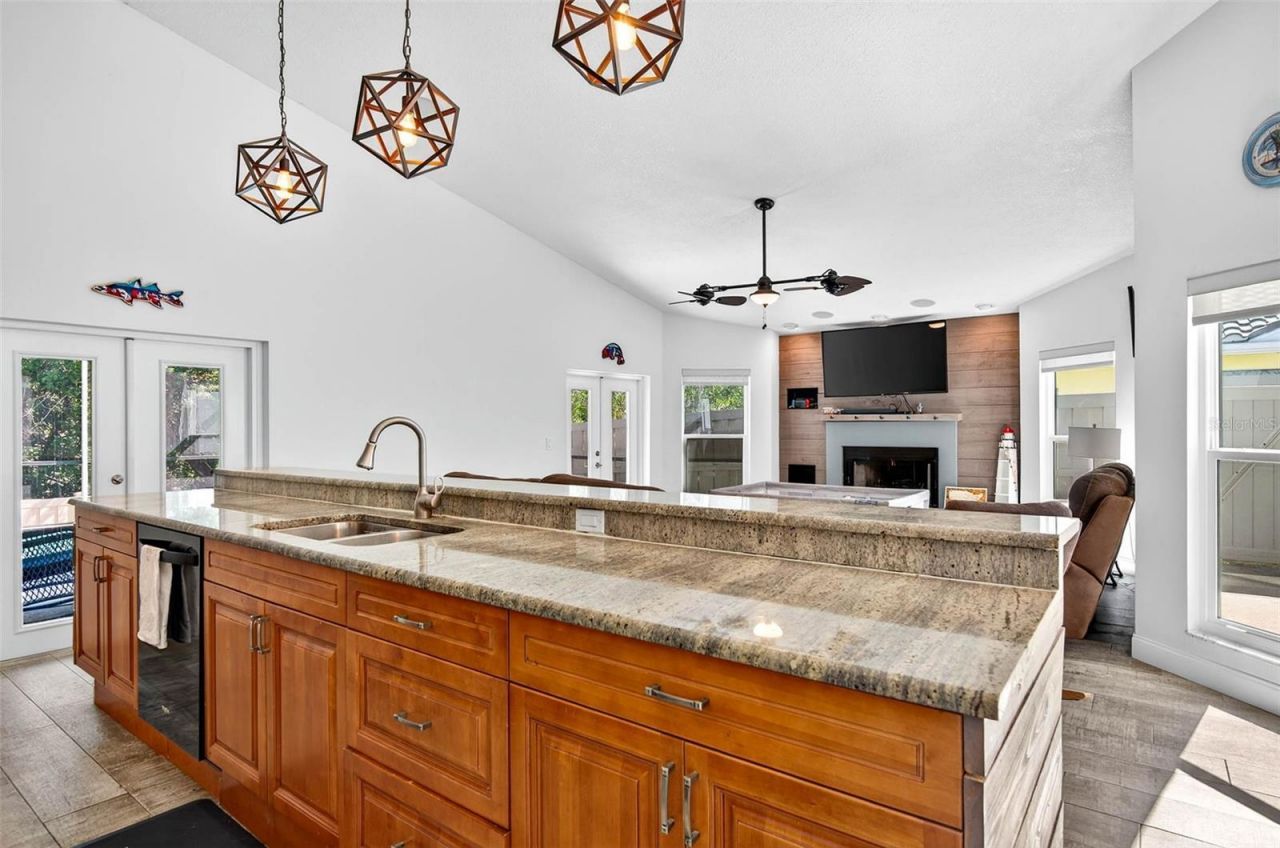 5282 White Sand Circle Ne, Saint Petersburg, FL 33703 Photo