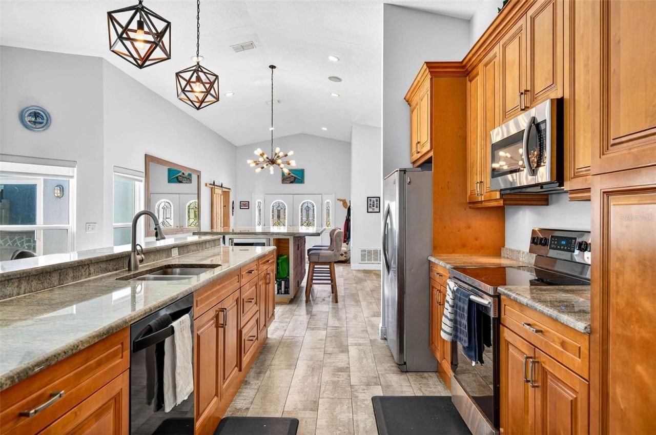 5282 White Sand Circle Ne, Saint Petersburg, FL 33703 Photo