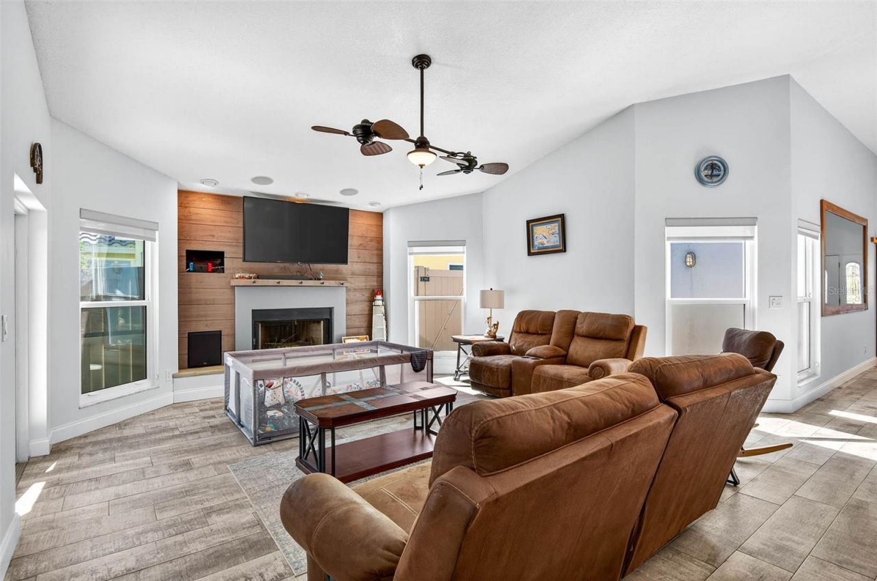 5282 White Sand Circle Ne, Saint Petersburg, FL 33703 Photo