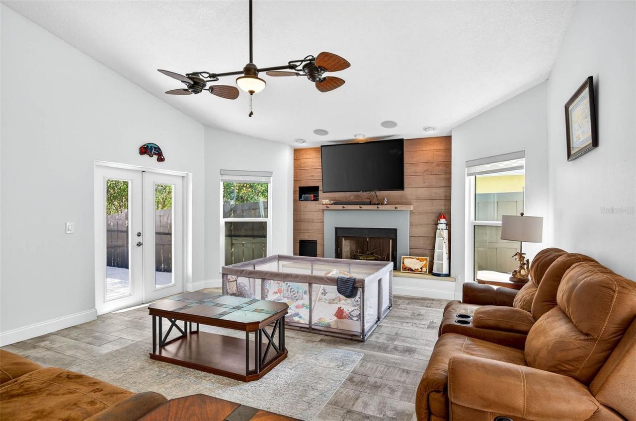 5282 White Sand Circle Ne, Saint Petersburg, FL 33703 Photo