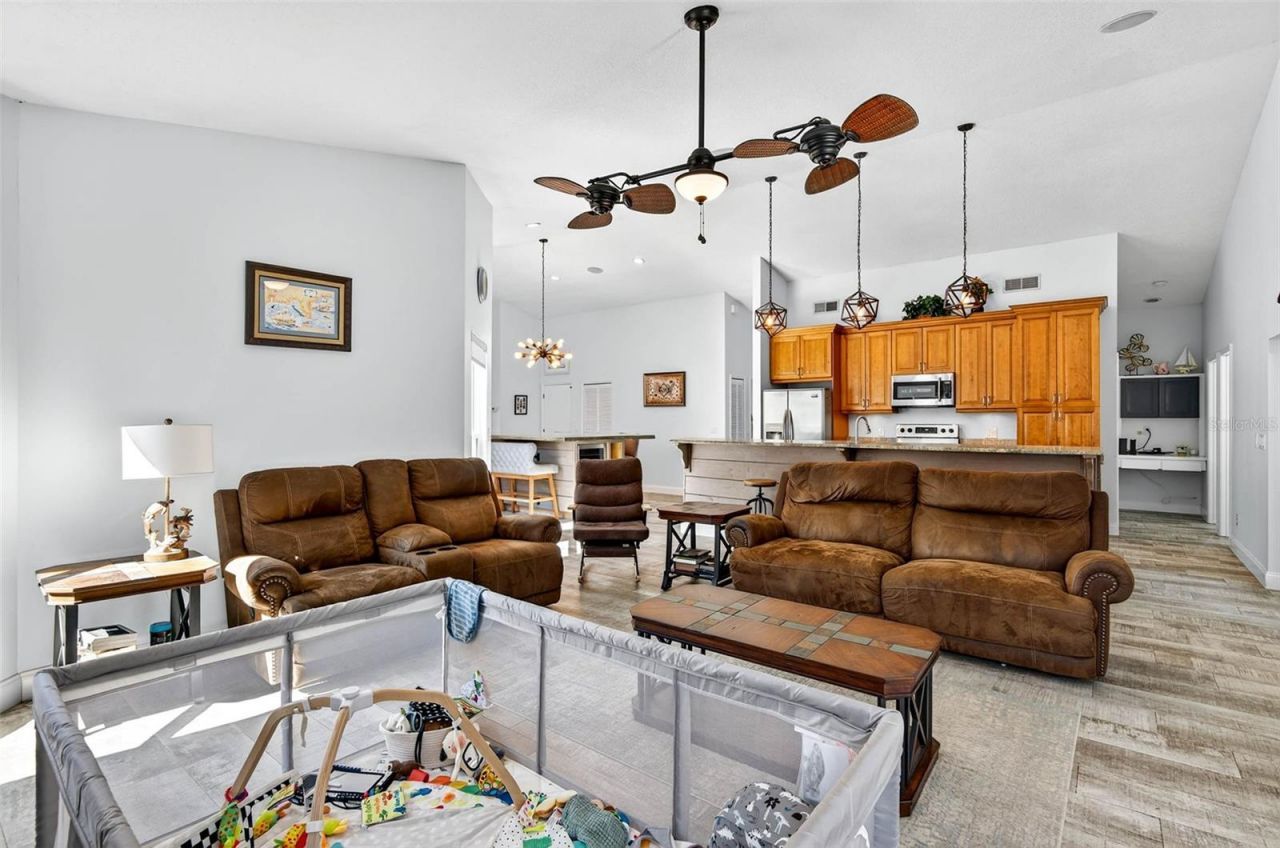 5282 White Sand Circle Ne, Saint Petersburg, FL 33703 Photo