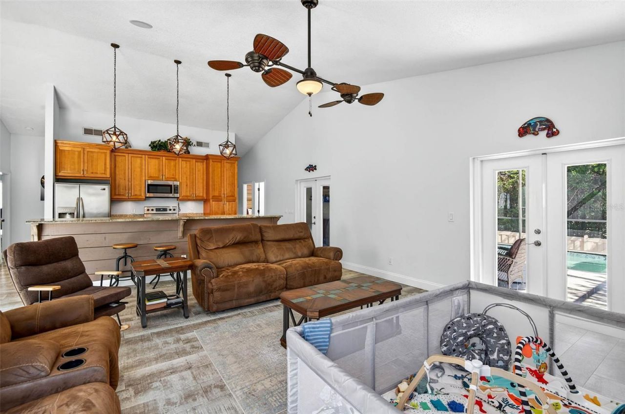 5282 White Sand Circle Ne, Saint Petersburg, FL 33703 Photo