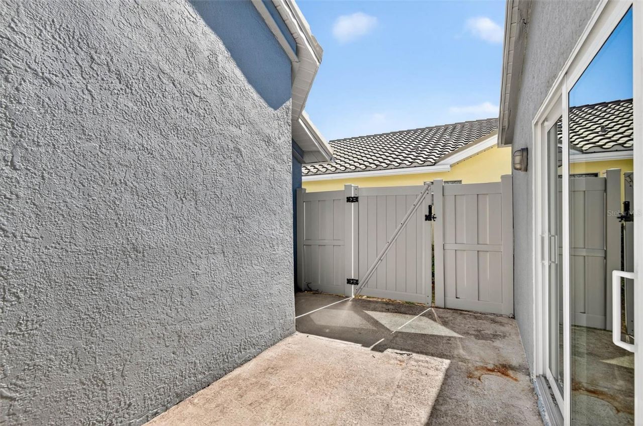 5282 White Sand Circle Ne, Saint Petersburg, FL 33703 Photo