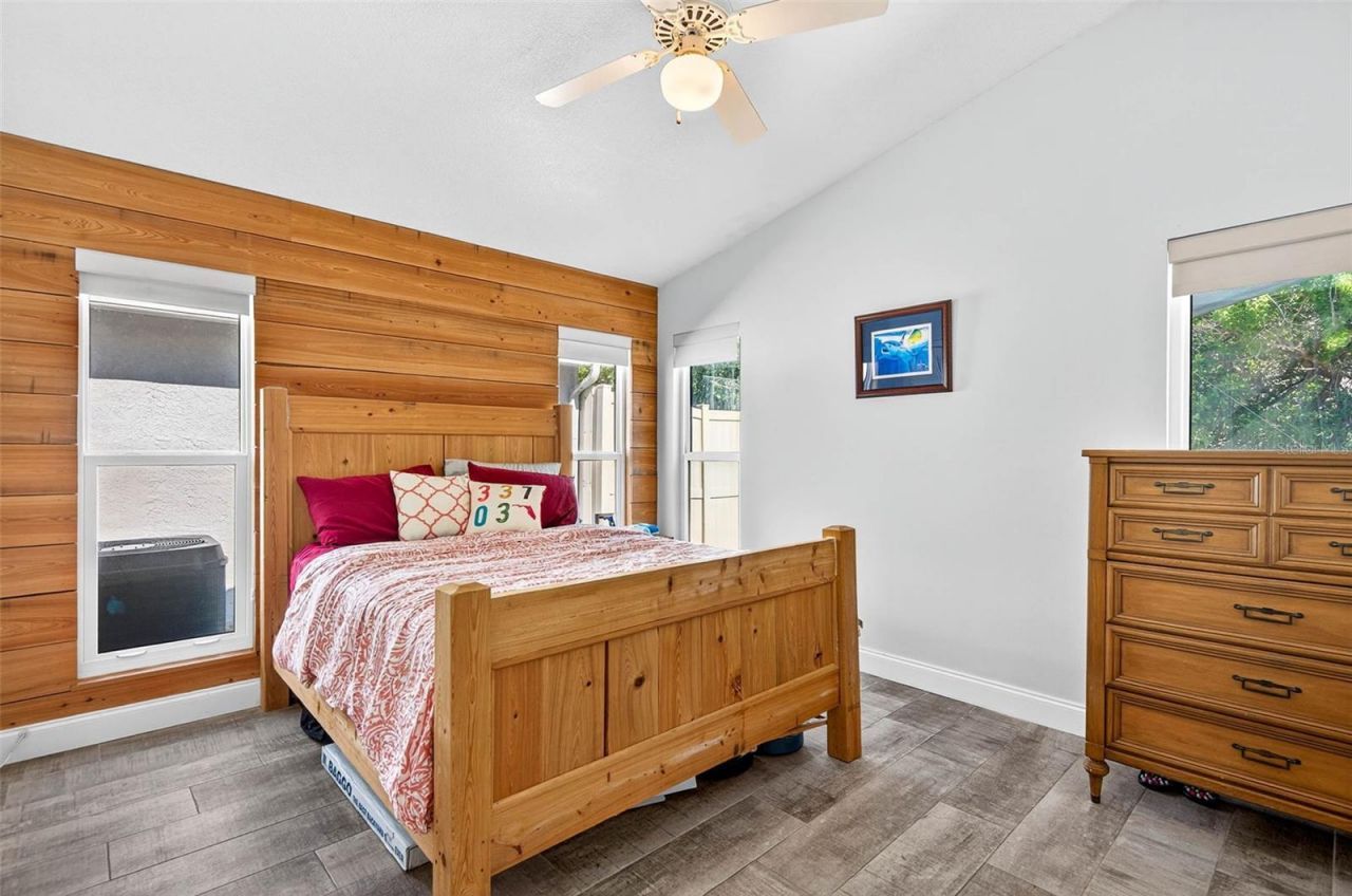 5282 White Sand Circle Ne, Saint Petersburg, FL 33703 Photo