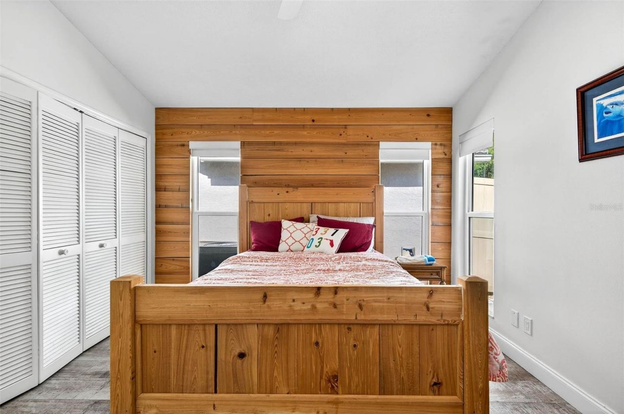 5282 White Sand Circle Ne, Saint Petersburg, FL 33703 Photo