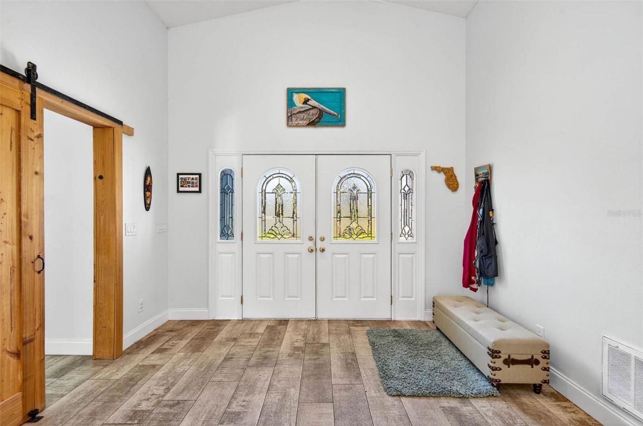 5282 White Sand Circle Ne, Saint Petersburg, FL 33703 Photo