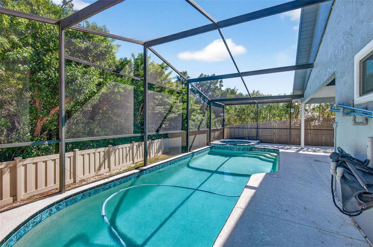 5282 White Sand Circle Ne, Saint Petersburg, FL 33703 Photo