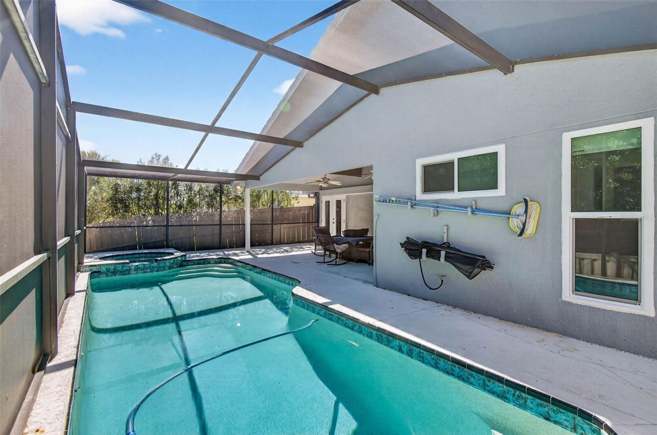 5282 White Sand Circle Ne, Saint Petersburg, FL 33703 Photo