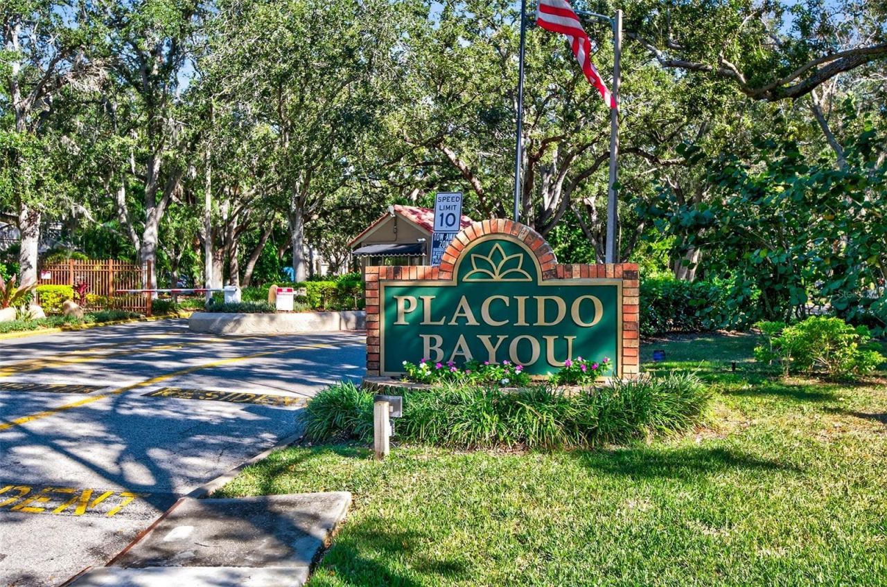 5282 White Sand Circle Ne, Saint Petersburg, FL 33703 Photo