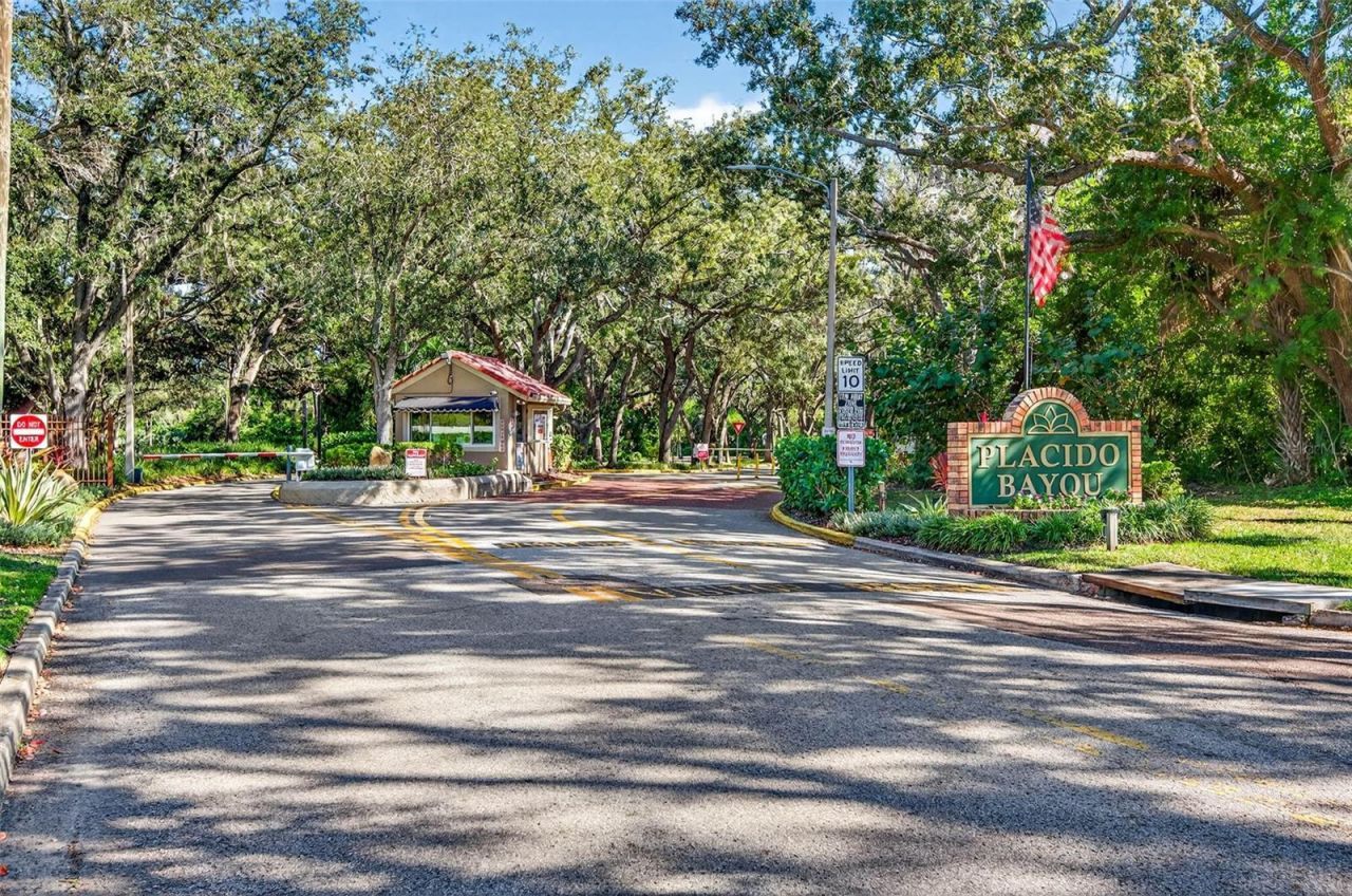 5282 White Sand Circle Ne, Saint Petersburg, FL 33703 Photo