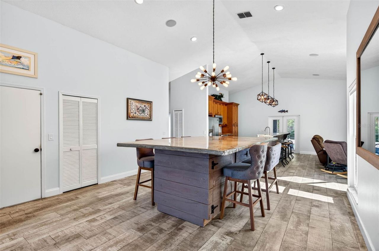 5282 White Sand Circle Ne, Saint Petersburg, FL 33703 Photo