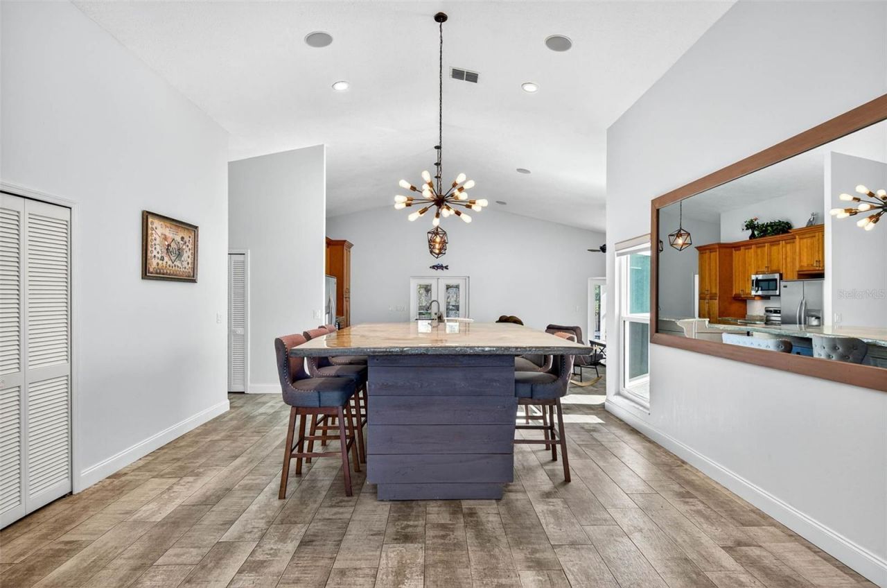 5282 White Sand Circle Ne, Saint Petersburg, FL 33703 Photo