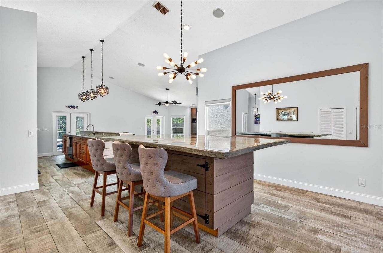 5282 White Sand Circle Ne, Saint Petersburg, FL 33703 Photo