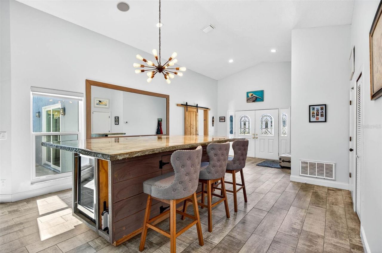 5282 White Sand Circle Ne, Saint Petersburg, FL 33703 Photo