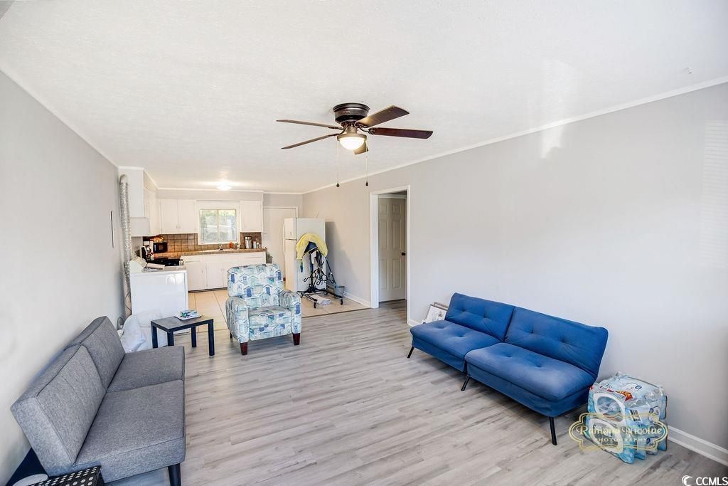 818 Bay St. Photo 13