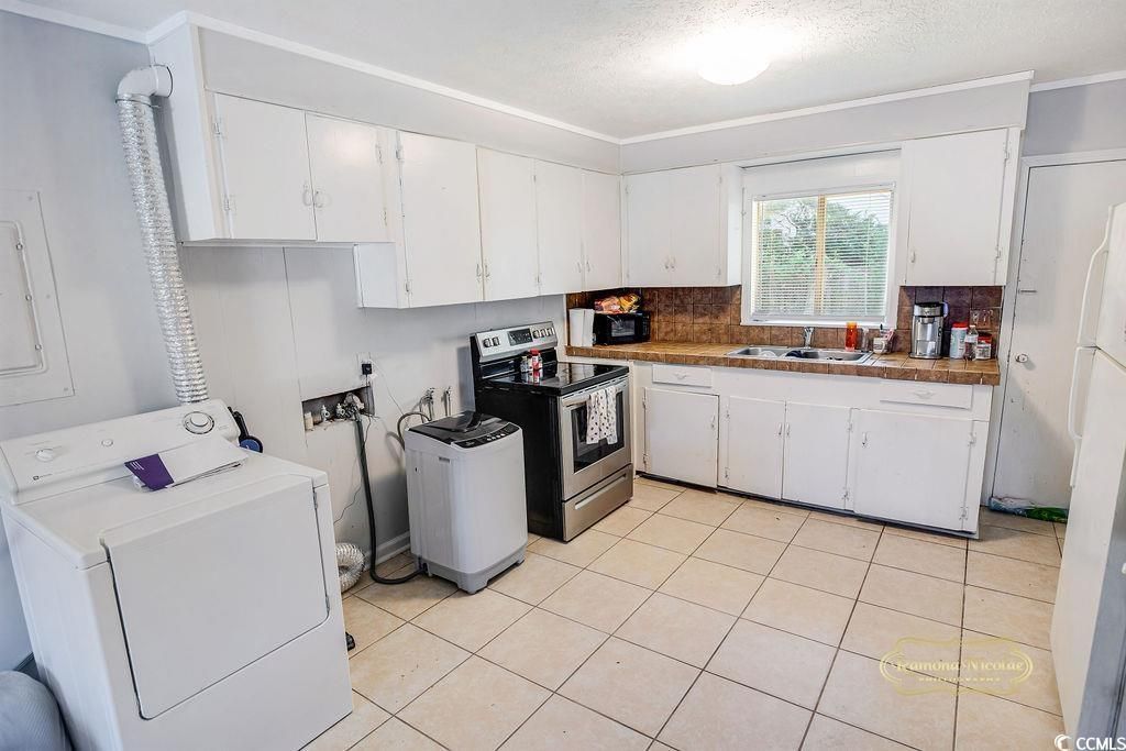 818 Bay St. Photo 16