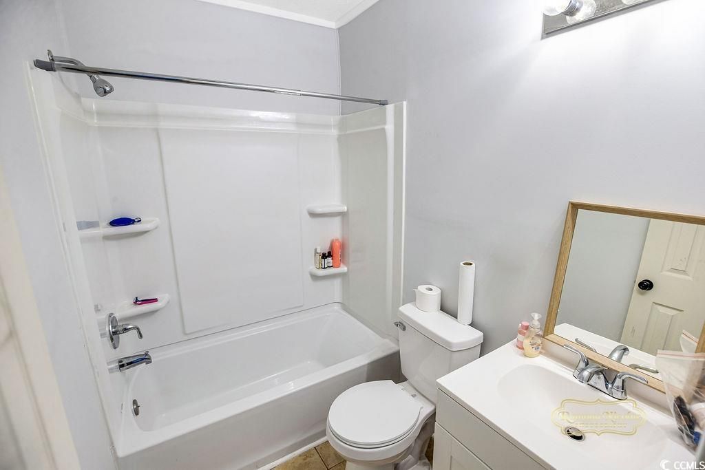 818 Bay St. Photo 20