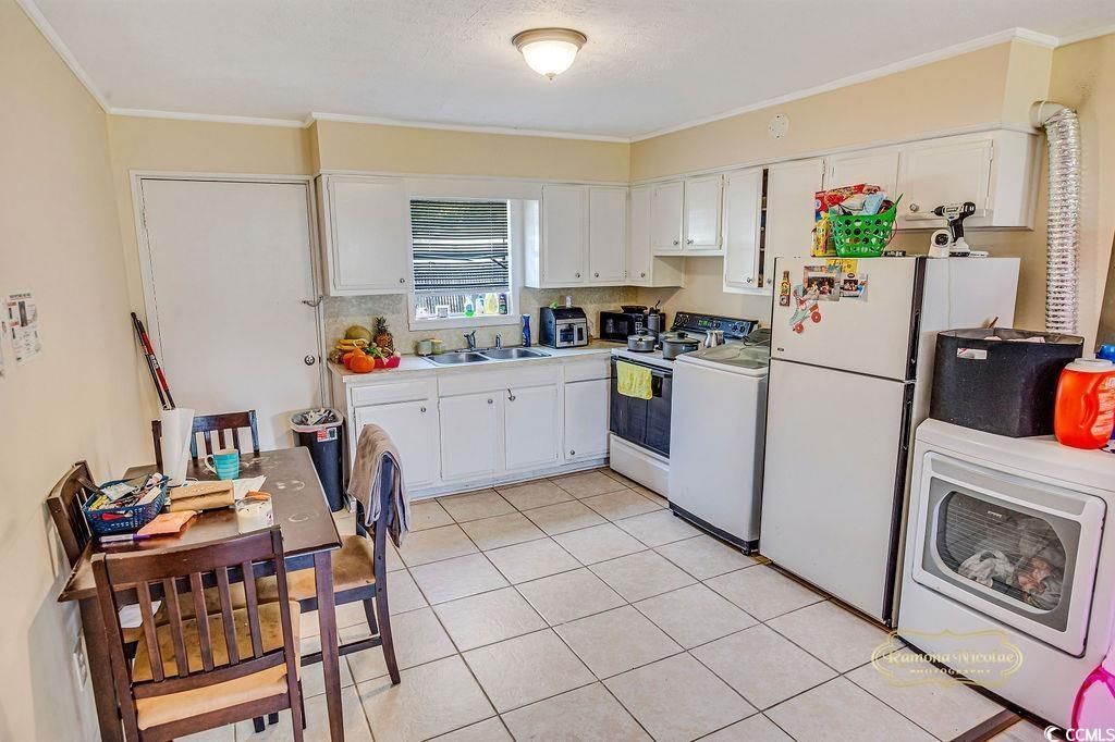 818 Bay St. Photo 34