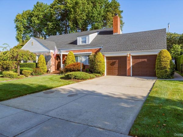 25 Atkinson Road, Rockville Centre, NY 11570