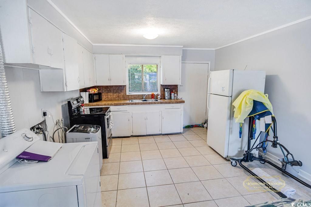 831 Bay St. Photo 18