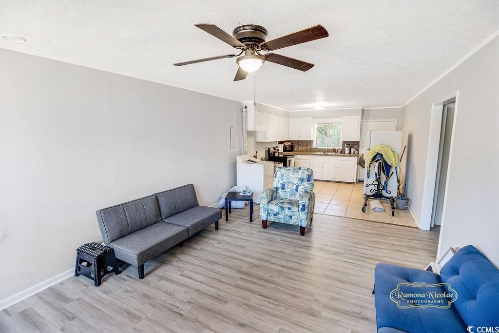 818 Bay St. Photo 10