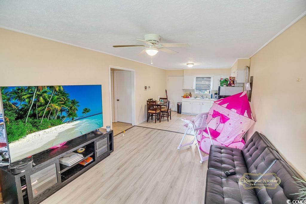 818 Bay St. Photo 23