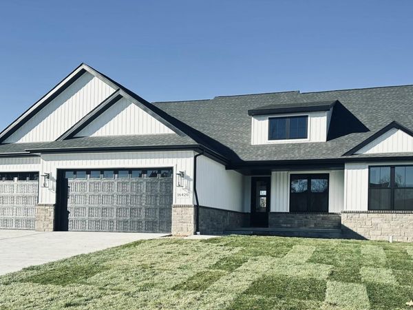 16420 Sleepy Hollow Drive, Fenton, MI 48430