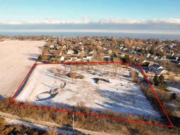 676 Salem Drive, Huron, OH 44839