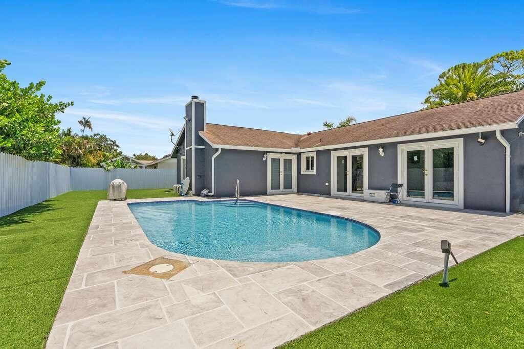 112 Parkwood Drive, Royal Palm Beach, FL 33411 Photo