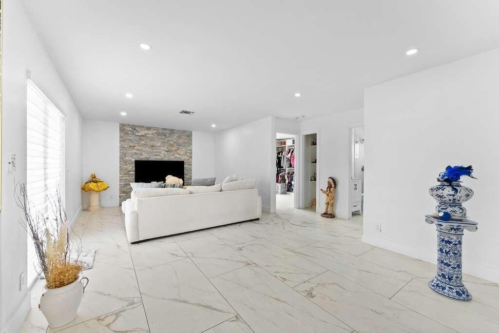 112 Parkwood Drive, Royal Palm Beach, FL 33411 Photo