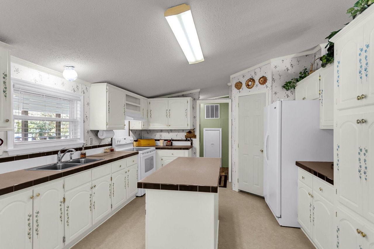 408 Treeline Drive Photo 15