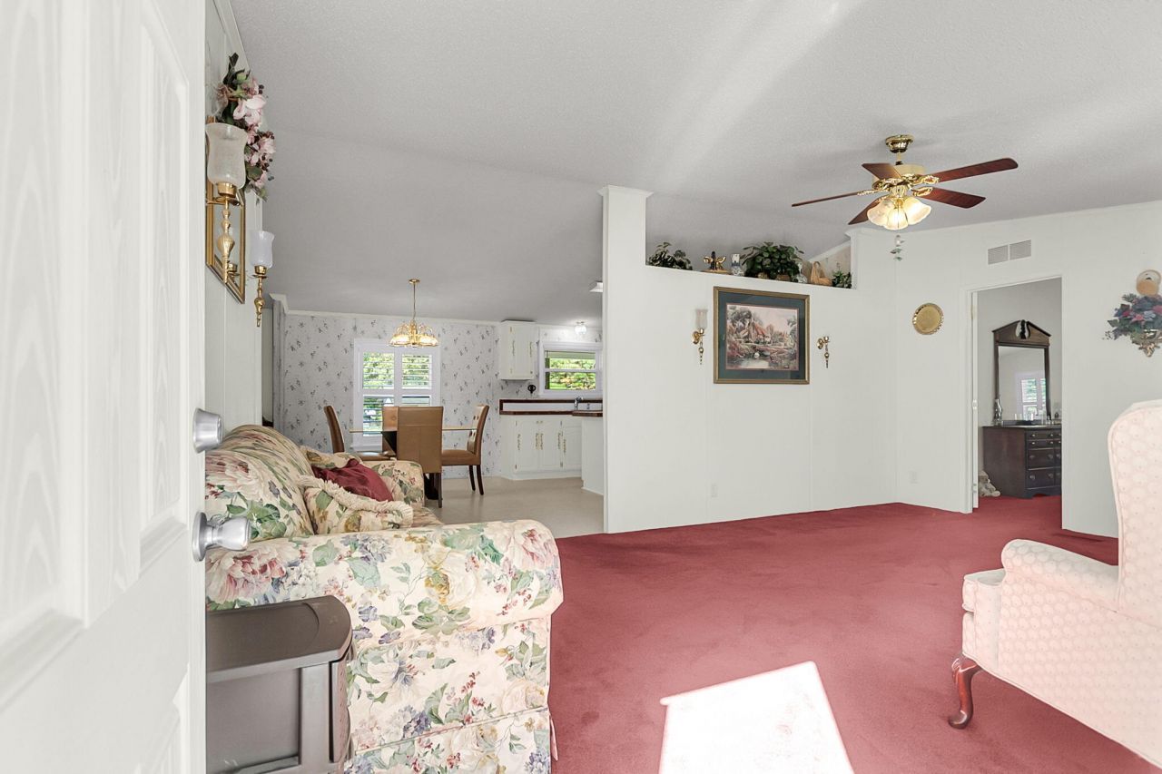 408 Treeline Drive Photo 8