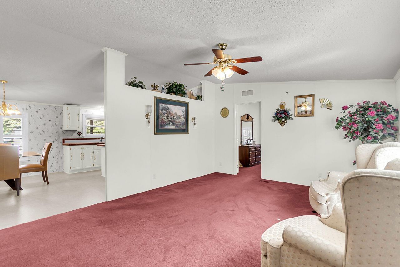 408 Treeline Drive Photo 9