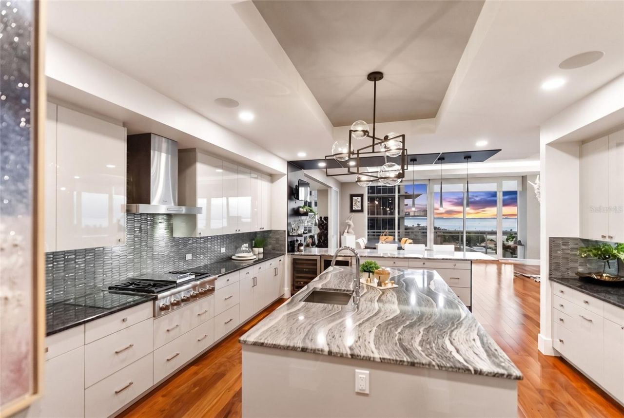 540 N Tamiami Trail, Unit 702, Sarasota, FL 34236 Photo