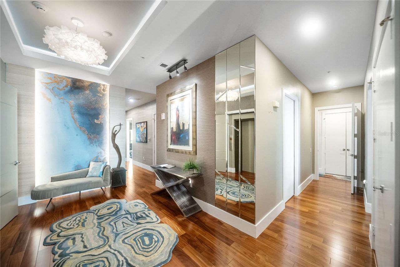540 N Tamiami Trail, Unit 702, Sarasota, FL 34236 Photo
