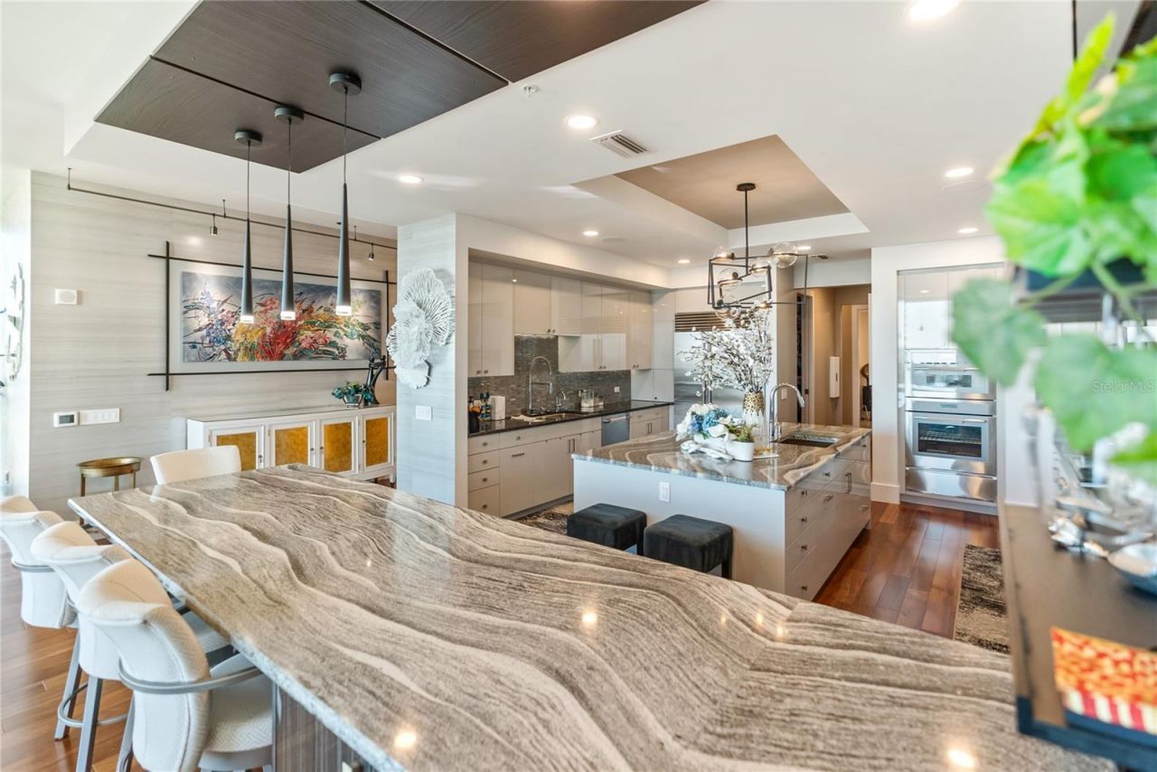 540 N Tamiami Trail, Unit 702, Sarasota, FL 34236 Photo