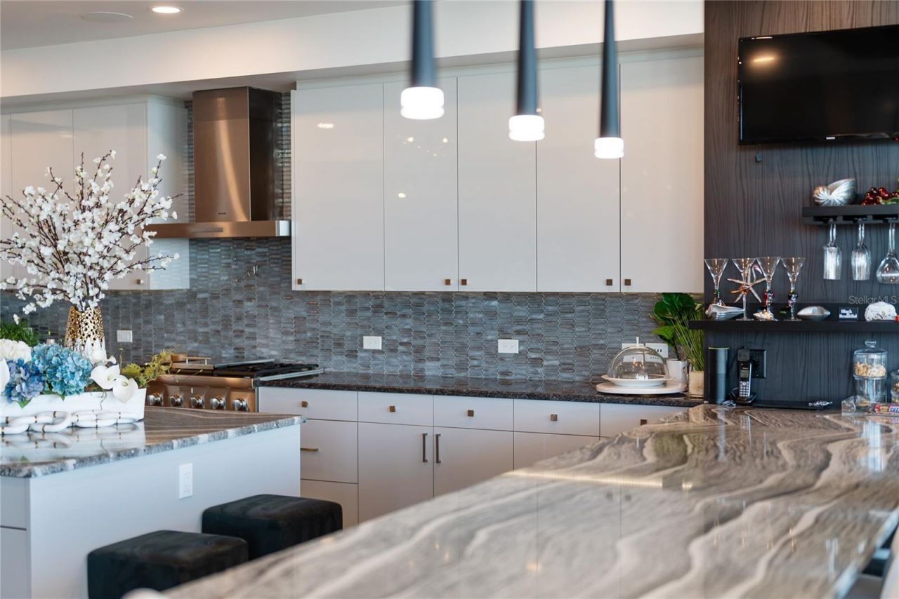 540 N Tamiami Trail, Unit 702, Sarasota, FL 34236 Photo