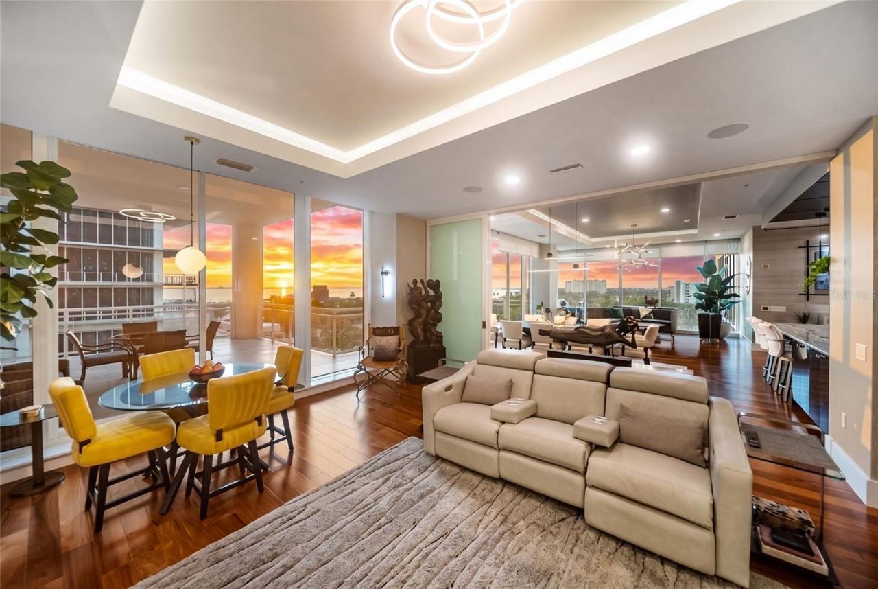 540 N Tamiami Trail, Unit 702, Sarasota, FL 34236 Photo
