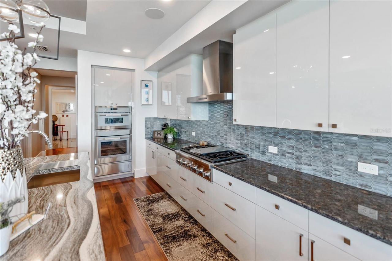 540 N Tamiami Trail, Unit 702, Sarasota, FL 34236 Photo