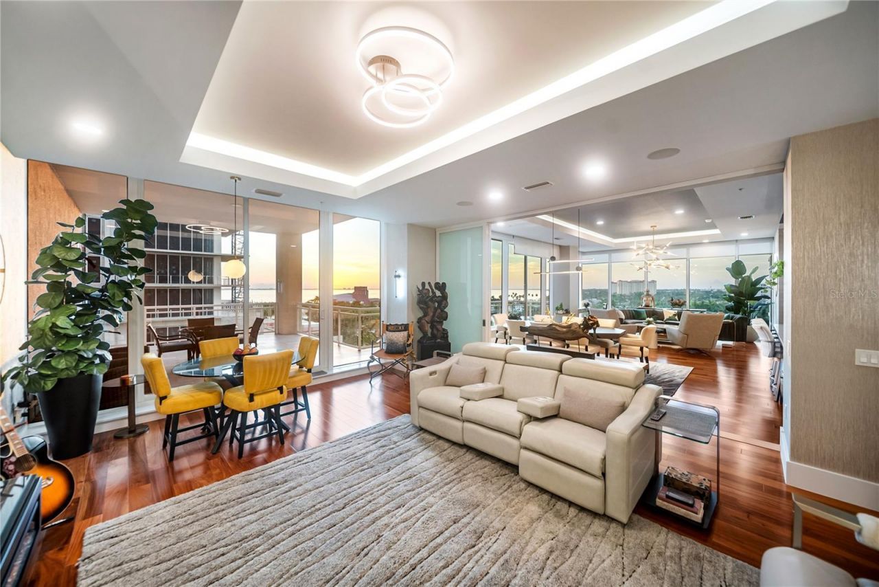 540 N Tamiami Trail, Unit 702, Sarasota, FL 34236 Photo