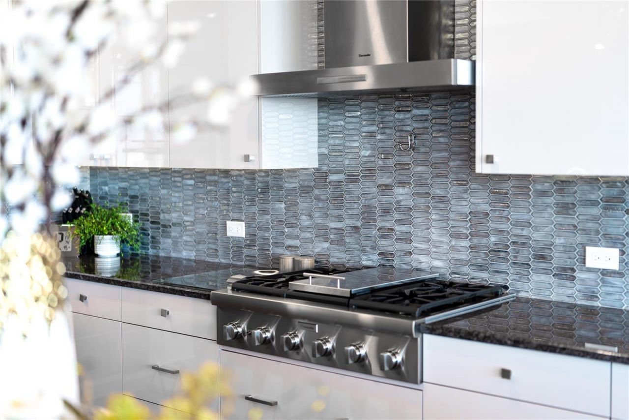 540 N Tamiami Trail, Unit 702, Sarasota, FL 34236 Photo