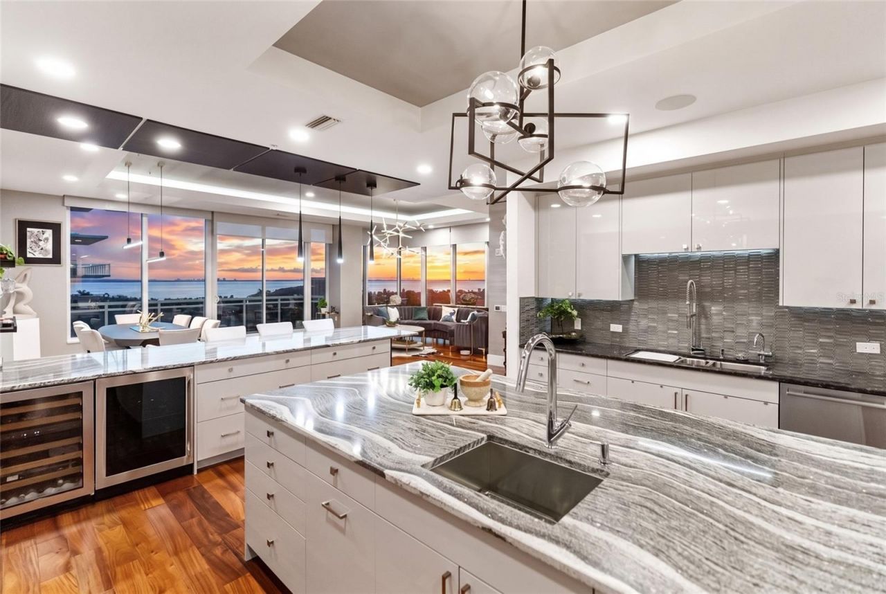 540 N Tamiami Trail, Unit 702, Sarasota, FL 34236 Photo