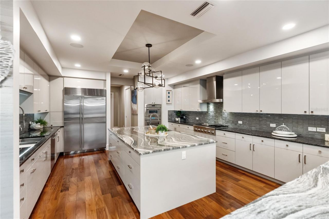 540 N Tamiami Trail, Unit 702, Sarasota, FL 34236 Photo