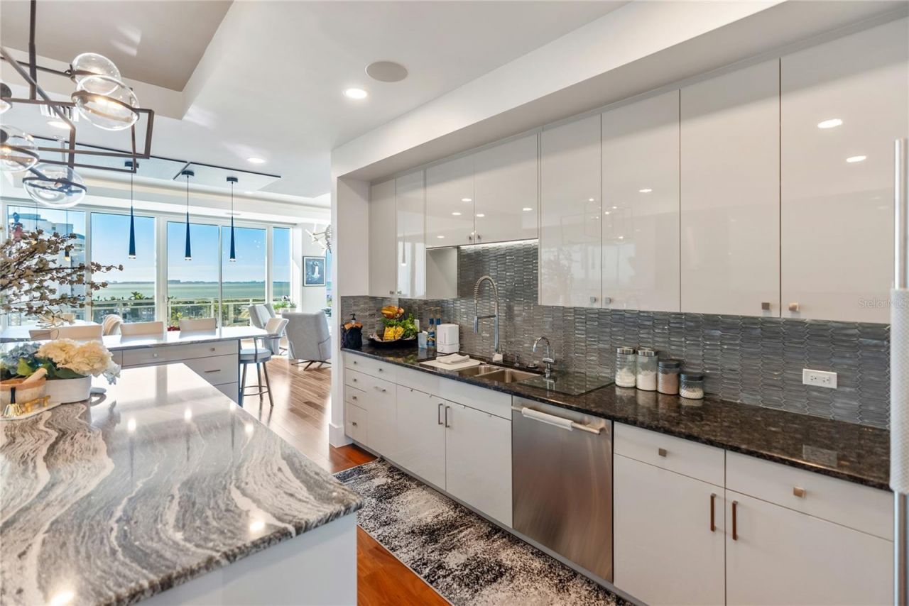 540 N Tamiami Trail, Unit 702, Sarasota, FL 34236 Photo