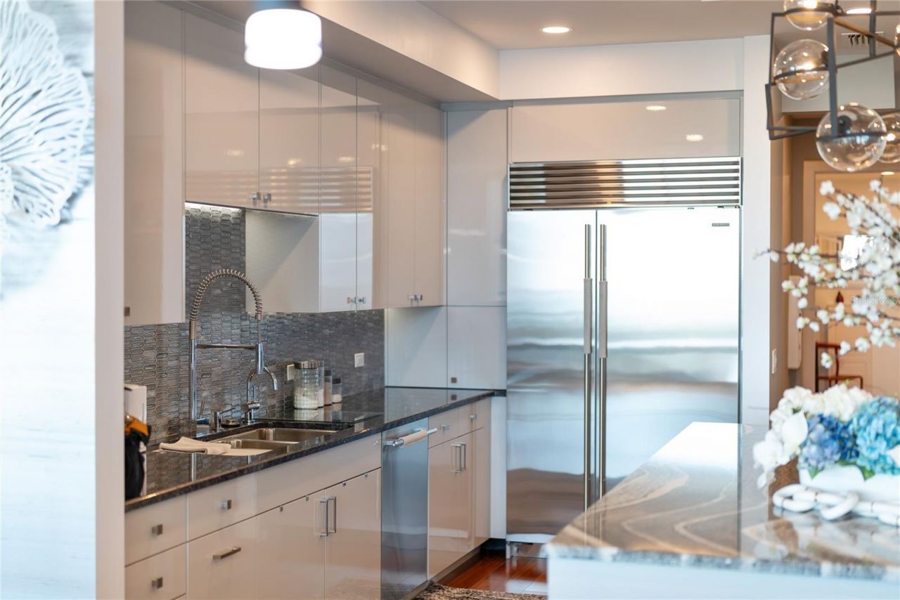 540 N Tamiami Trail, Unit 702, Sarasota, FL 34236 Photo