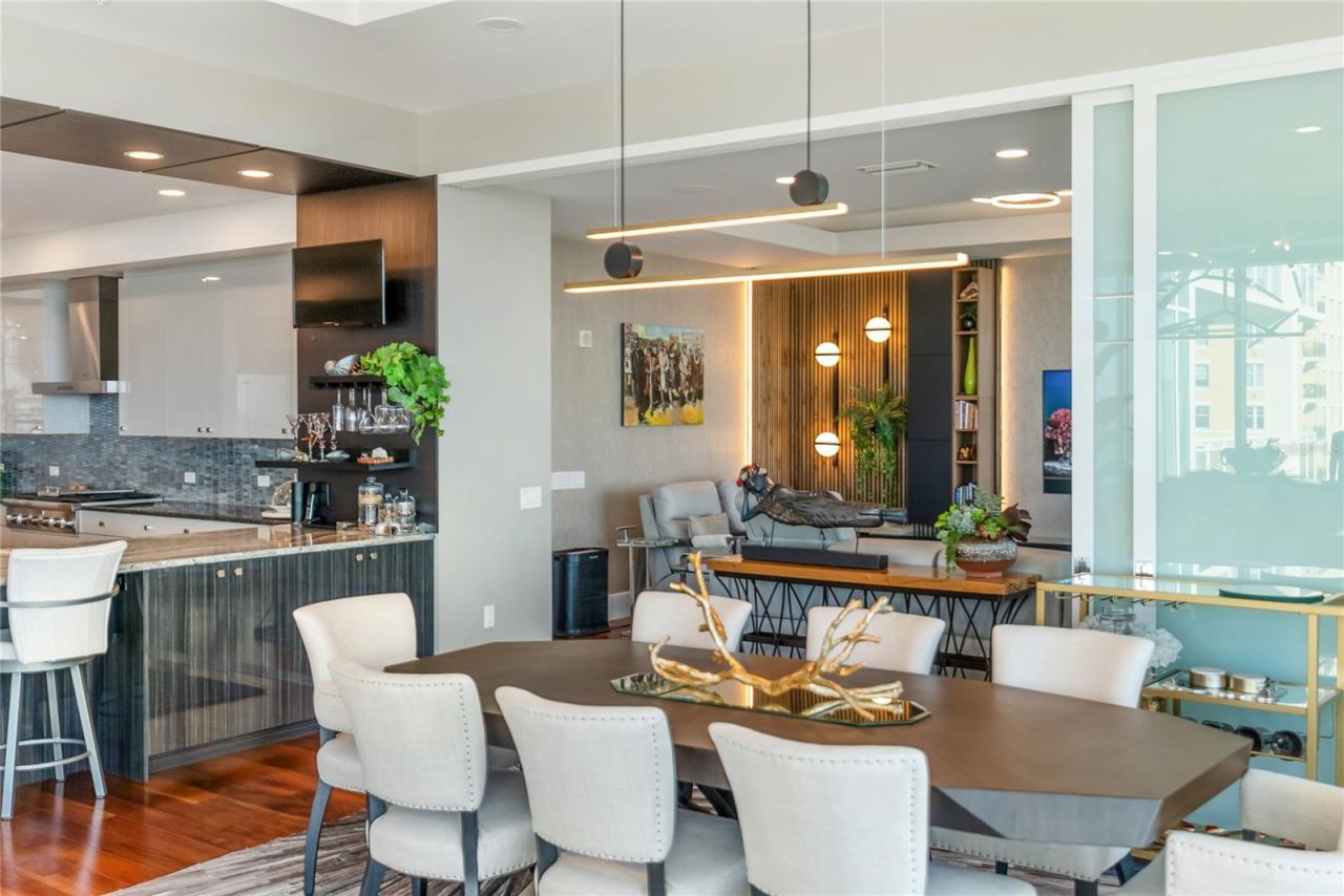 540 N Tamiami Trail, Unit 702, Sarasota, FL 34236 Photo