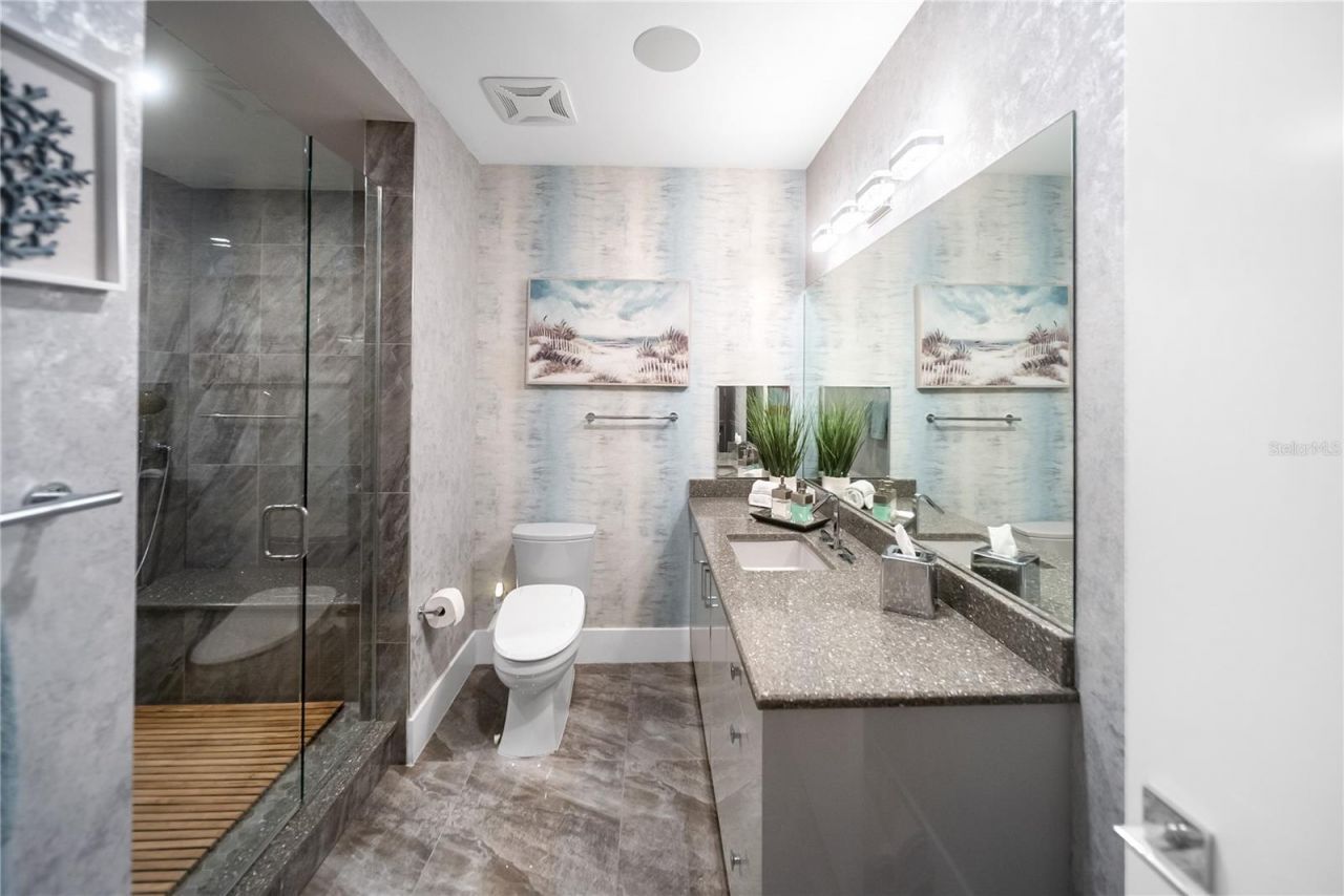 540 N Tamiami Trail, Unit 702, Sarasota, FL 34236 Photo