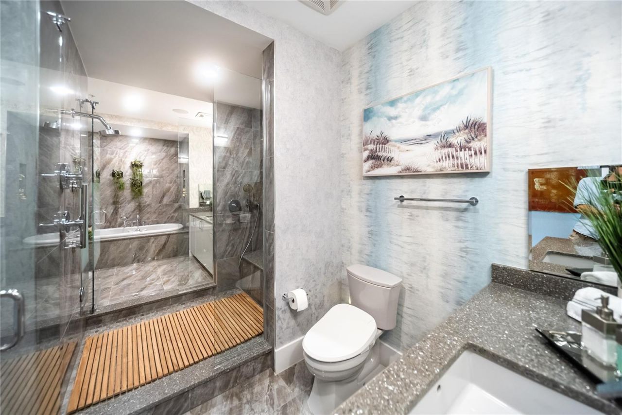 540 N Tamiami Trail, Unit 702, Sarasota, FL 34236 Photo