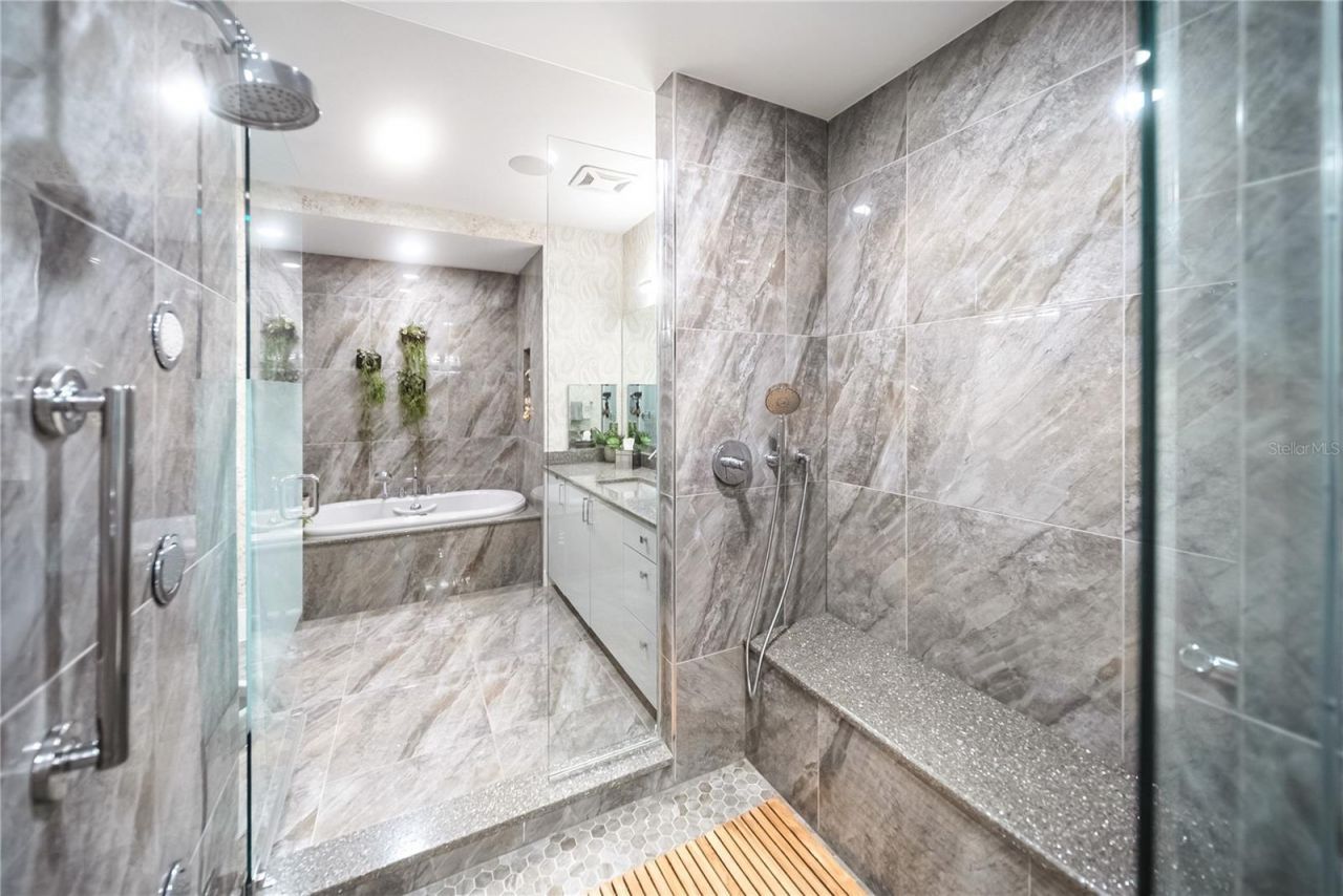 540 N Tamiami Trail, Unit 702, Sarasota, FL 34236 Photo