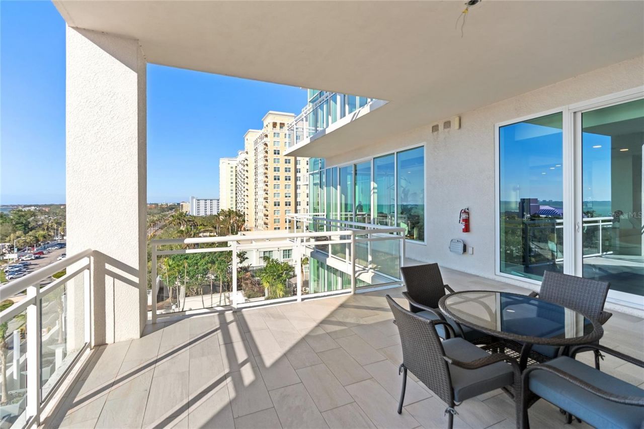 540 N Tamiami Trail, Unit 702, Sarasota, FL 34236 Photo